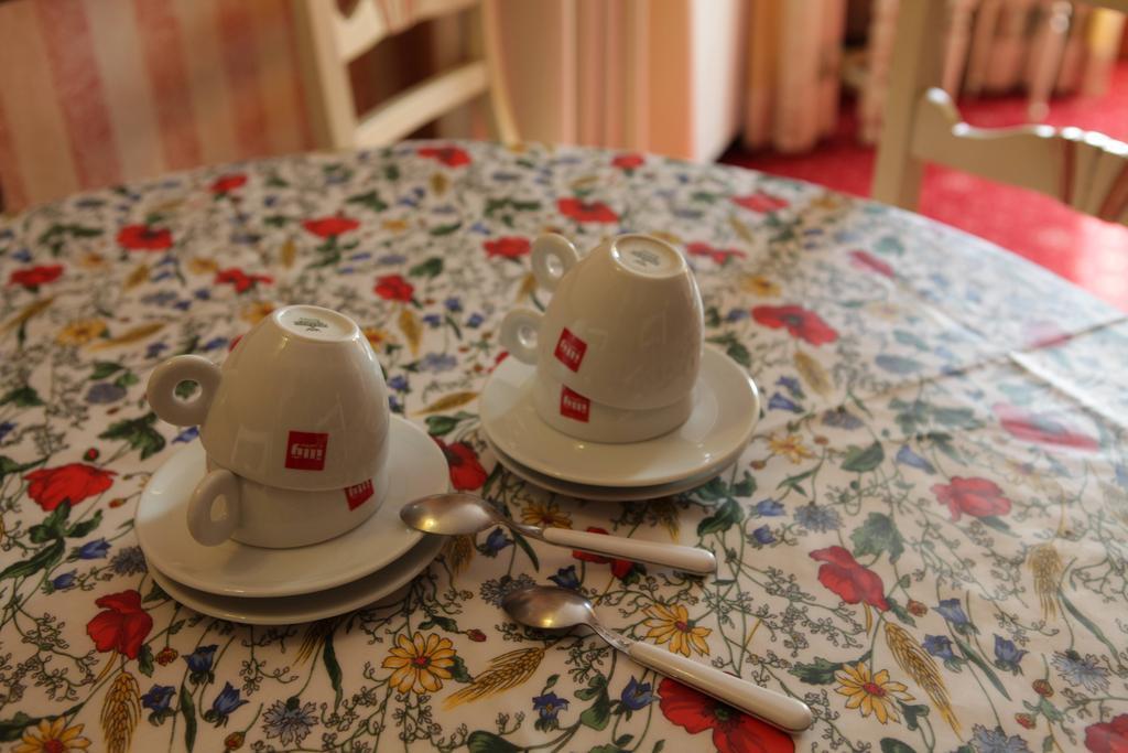 Hotel Petit Prince Antagnod Phòng bức ảnh